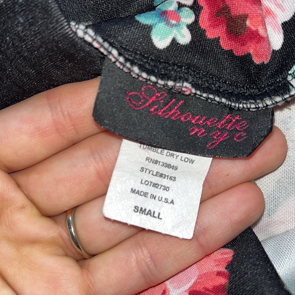 Silhouette N.Y.C. Pencil Skirt (S) - Picture 3 of 5